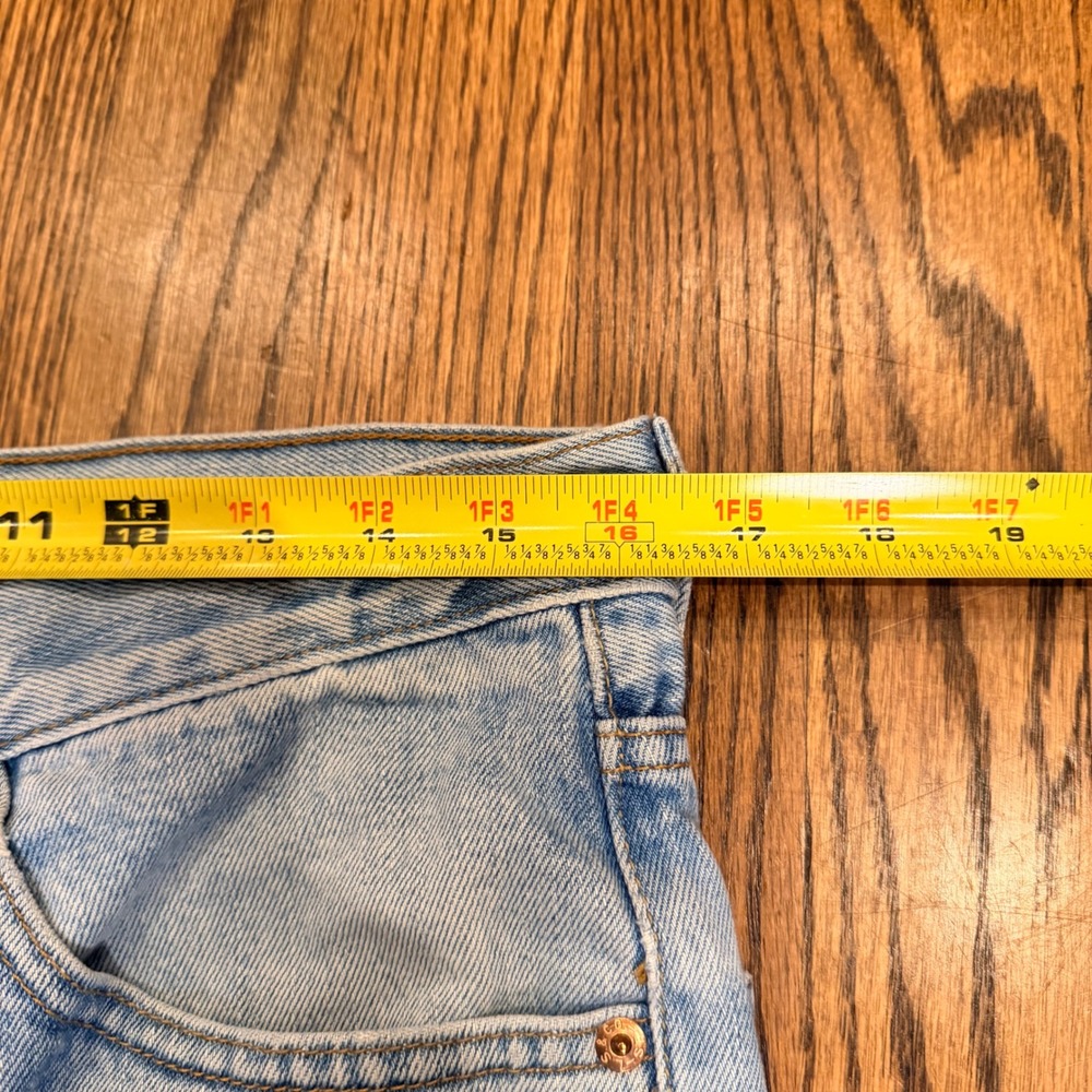 Vintage Levi's 550 Relaxed Fit Tapered Leg Jeans 33x34 Light Wash Blue‎ Denim - Picture 9 of 13